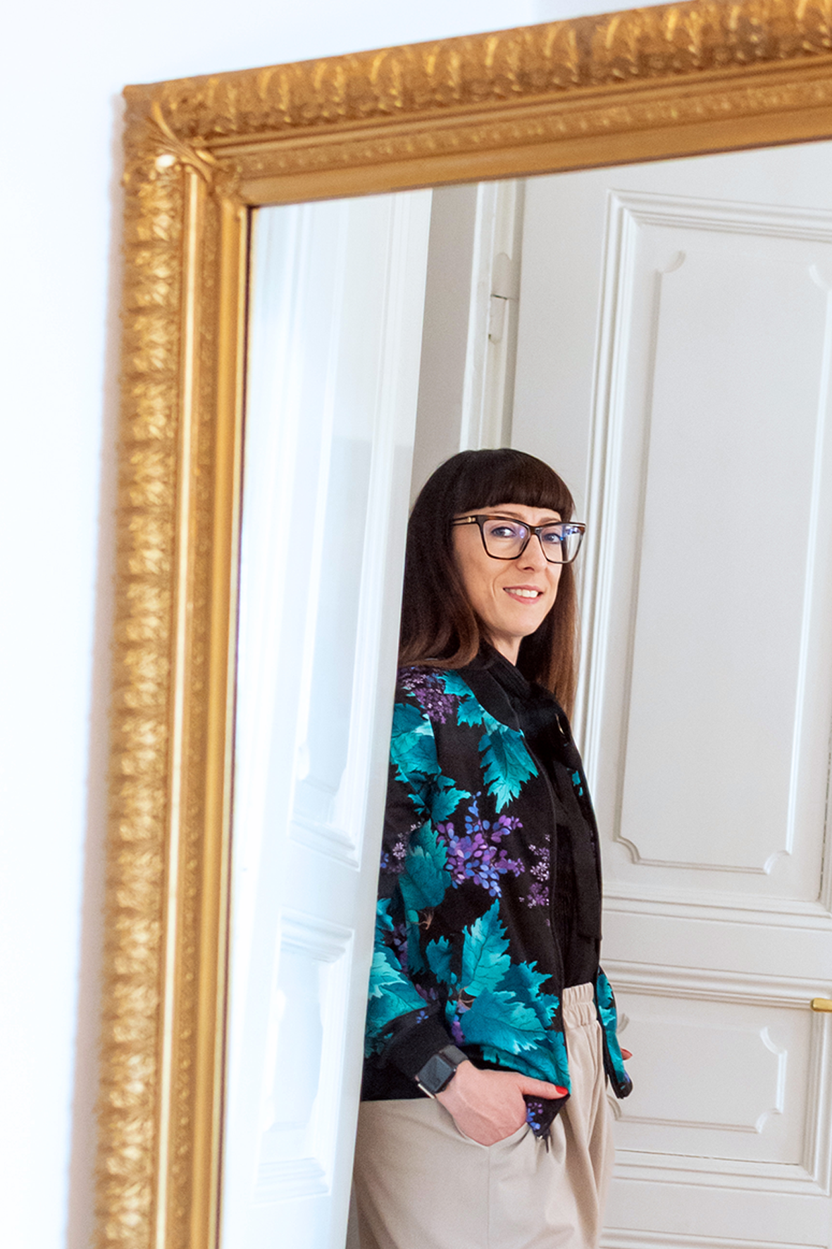 Ute Palmetshofer Supervision Linz Stehend Spiegel Seitlich
